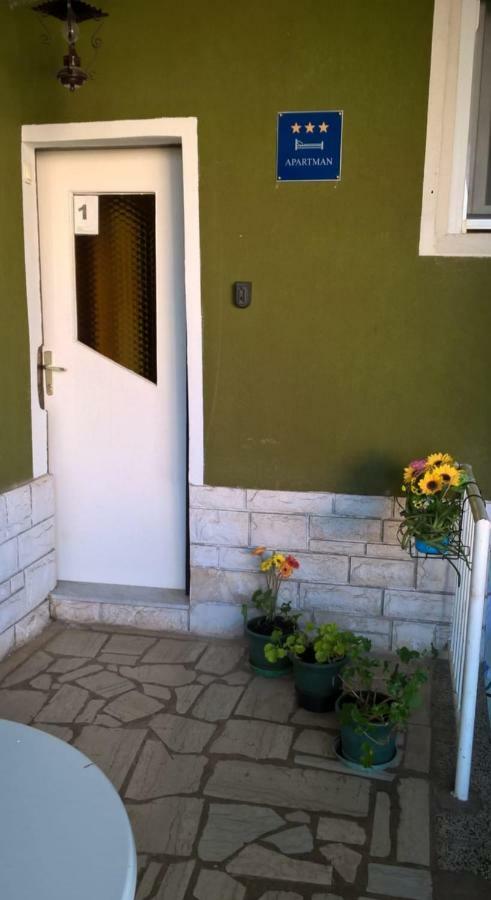 App Veselica Apartment Umag Bagian luar foto