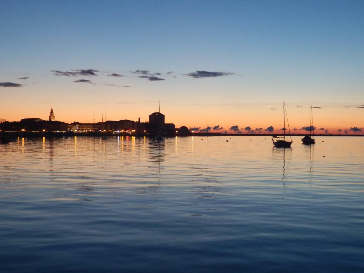 App Veselica Apartment Umag Bagian luar foto