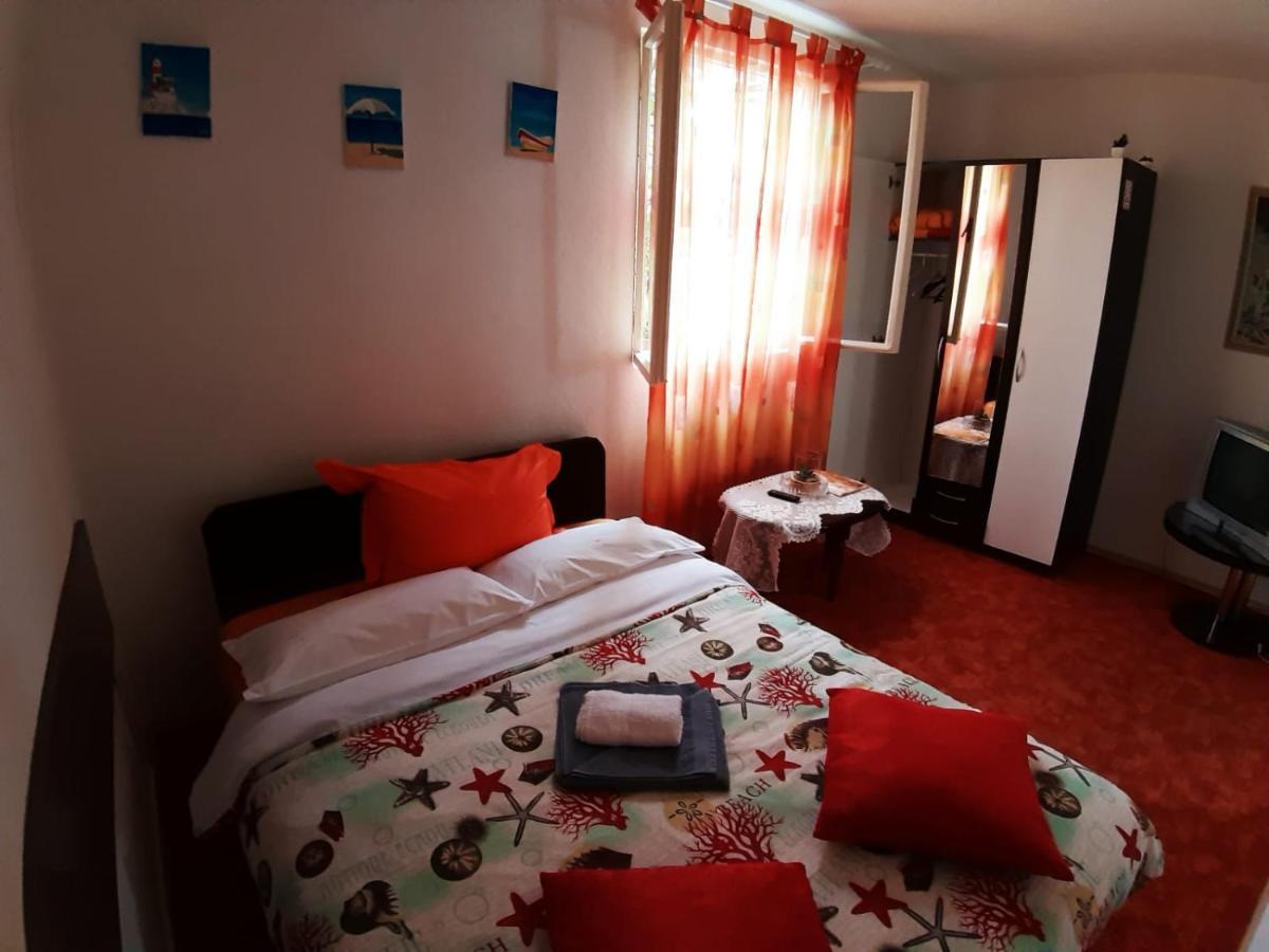 App Veselica Apartment Umag Bagian luar foto